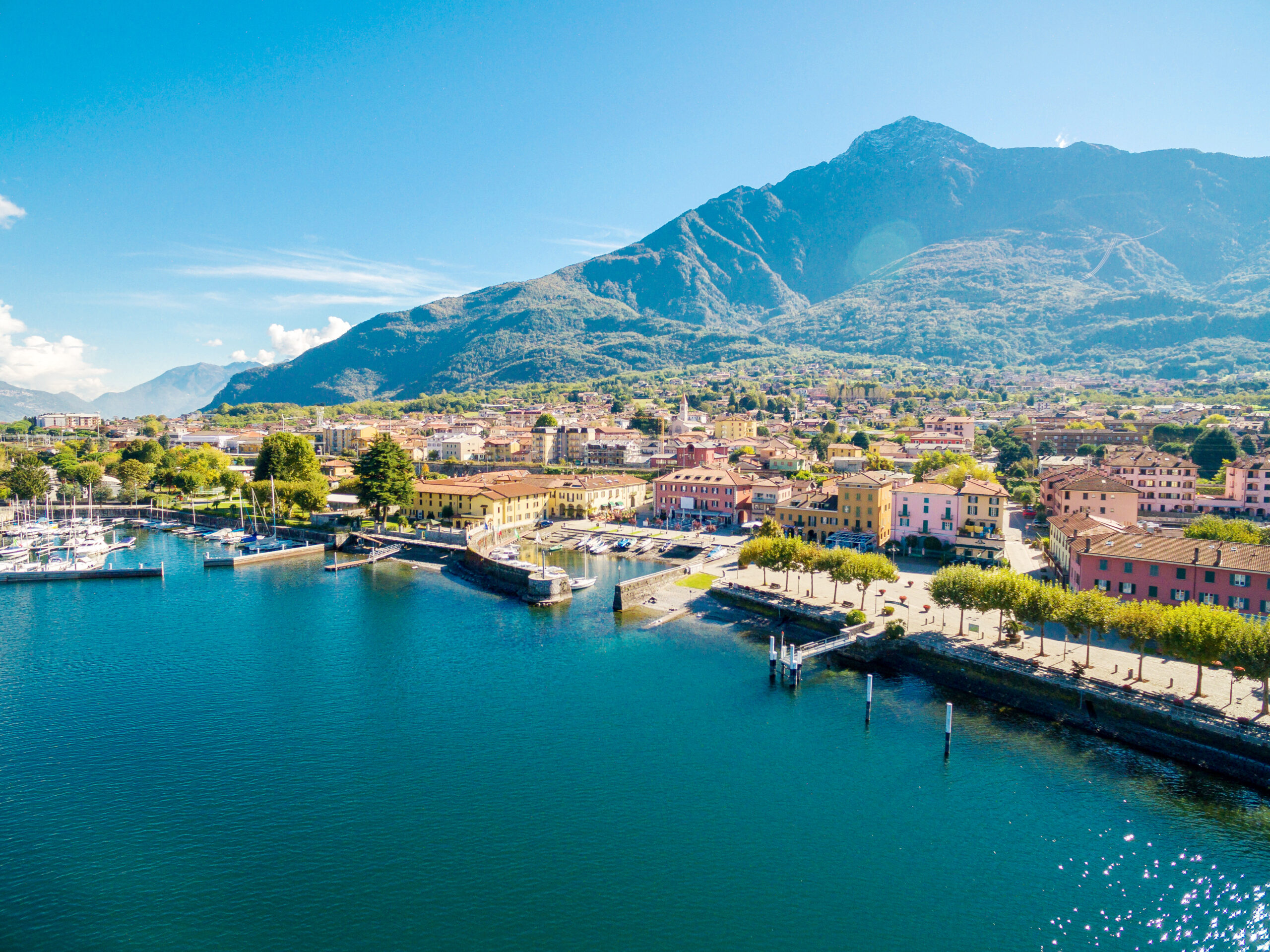 Colico - Lago di Como (IT) - Vista aerea del lungolago A Baita Segantini lungo la Val Venegia – Sabato 29 marzo 2025